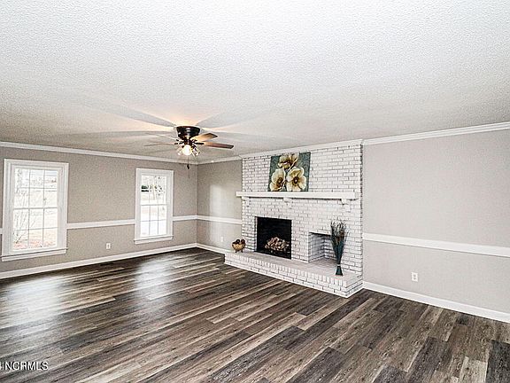 2nd image of 3841 Ward Drive