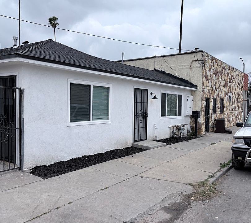 1st image of 105 W 83rd St