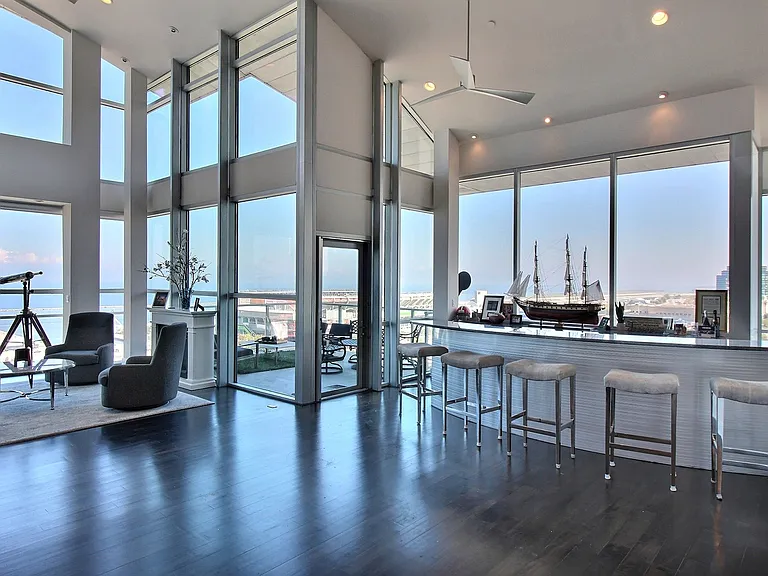701 W Lakeside Ave #Penthouse 1301 — Photo 4