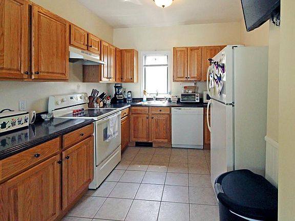5th image of 12 Burns Ave