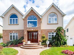 319 Rintin St, Franklin Square, NY 11010