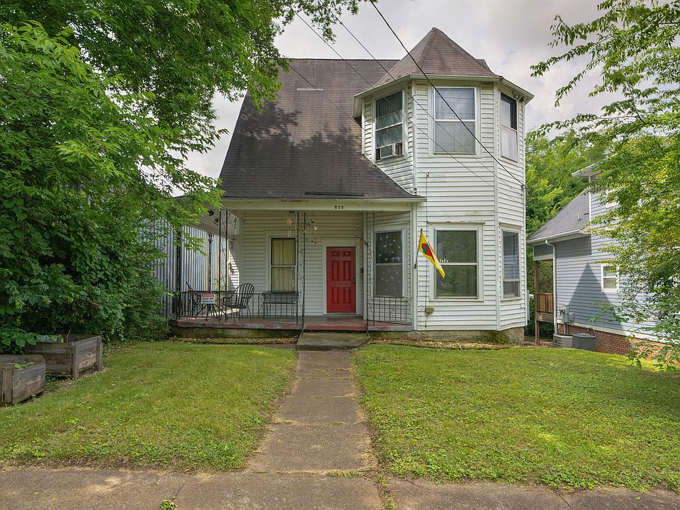 1st image of 812 E 10th St