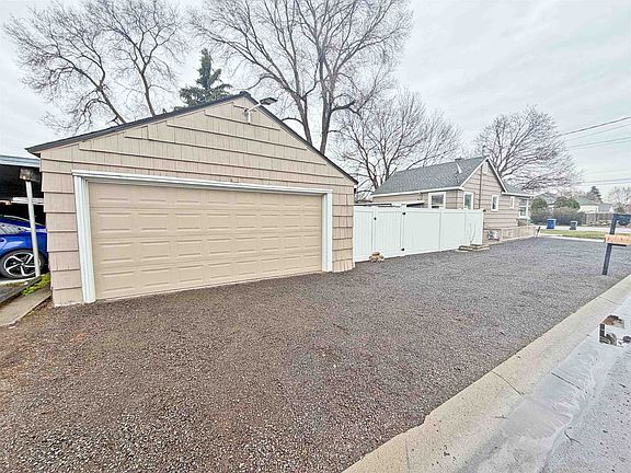3rd image of 1805 N Park Rd