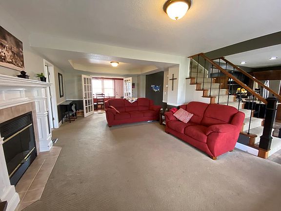 3rd image of 415 Garrett Dr