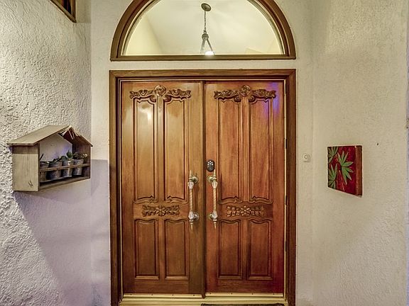 5th image of 380 Daroca Ave