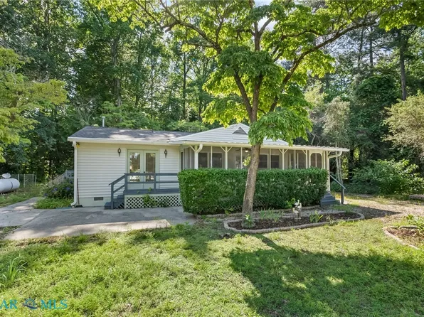 6382 Holly Trl, Gloucester, VA 23061