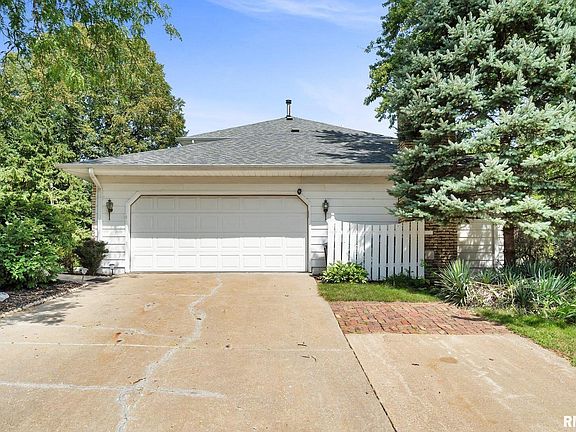 3rd image of 4405 Amesbury Dr