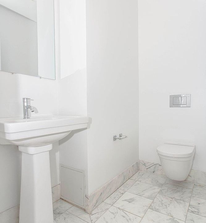 1st image of 37 W 8th St #6162
