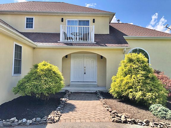 3rd image of 237 Harvest Hill Dr