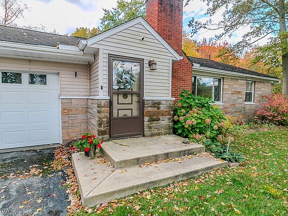 3rd image of 36280 Eddy Rd