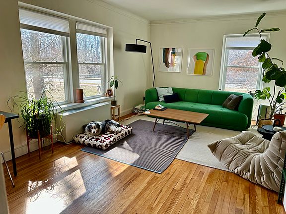 4th image of 140 Woodside Grn APT 1C