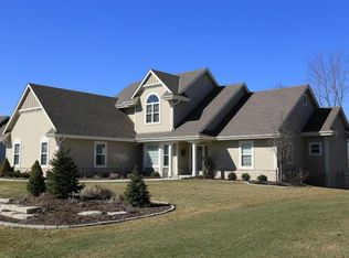 W134N6101 Tall Oak Ct, Menomonee Falls, WI 53051