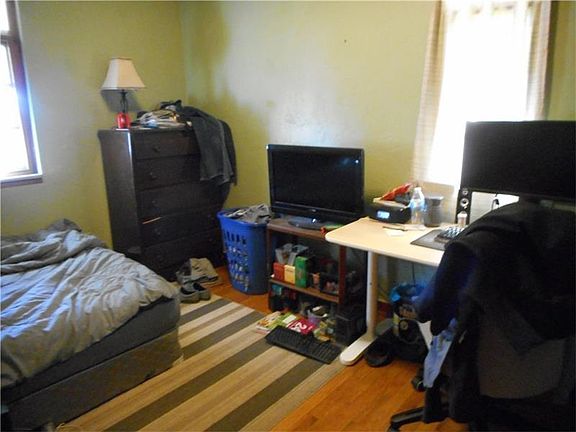 5th image of 810 Glencairn St