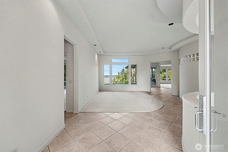 4th image of 1045 Paha View Drive