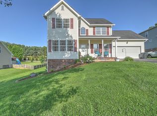 231 Apple Ridge Dr, Bluff City, TN 37618