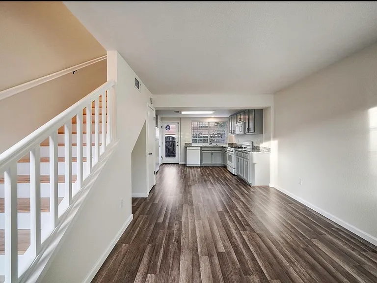 705 Daniels Ave — Photo 5