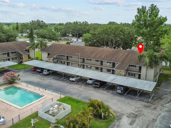 9821 113th St APT 201, Seminole, FL 33772
