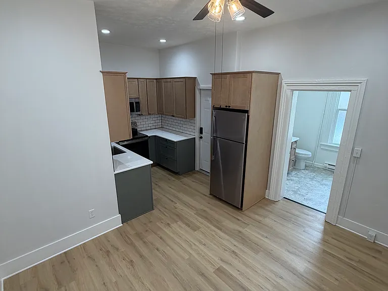 1214 Columbia St #6 — Photo 6