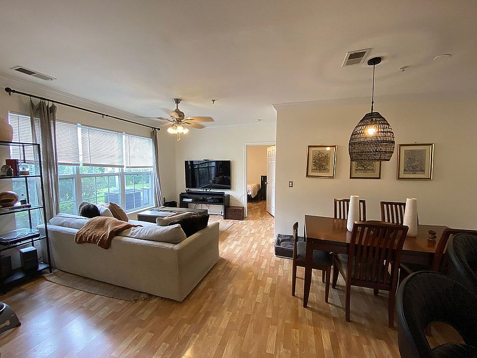 Living/Dining Area