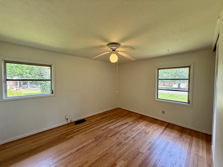 108 Meadowview Cir — Photo 7