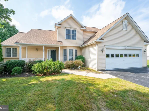 141 Hastings Dr, Falling Waters, WV 25419