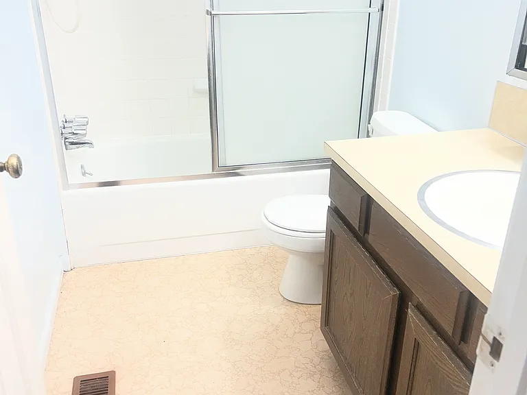 48 Aspen Grove Dr E #Q-3 — Photo 2