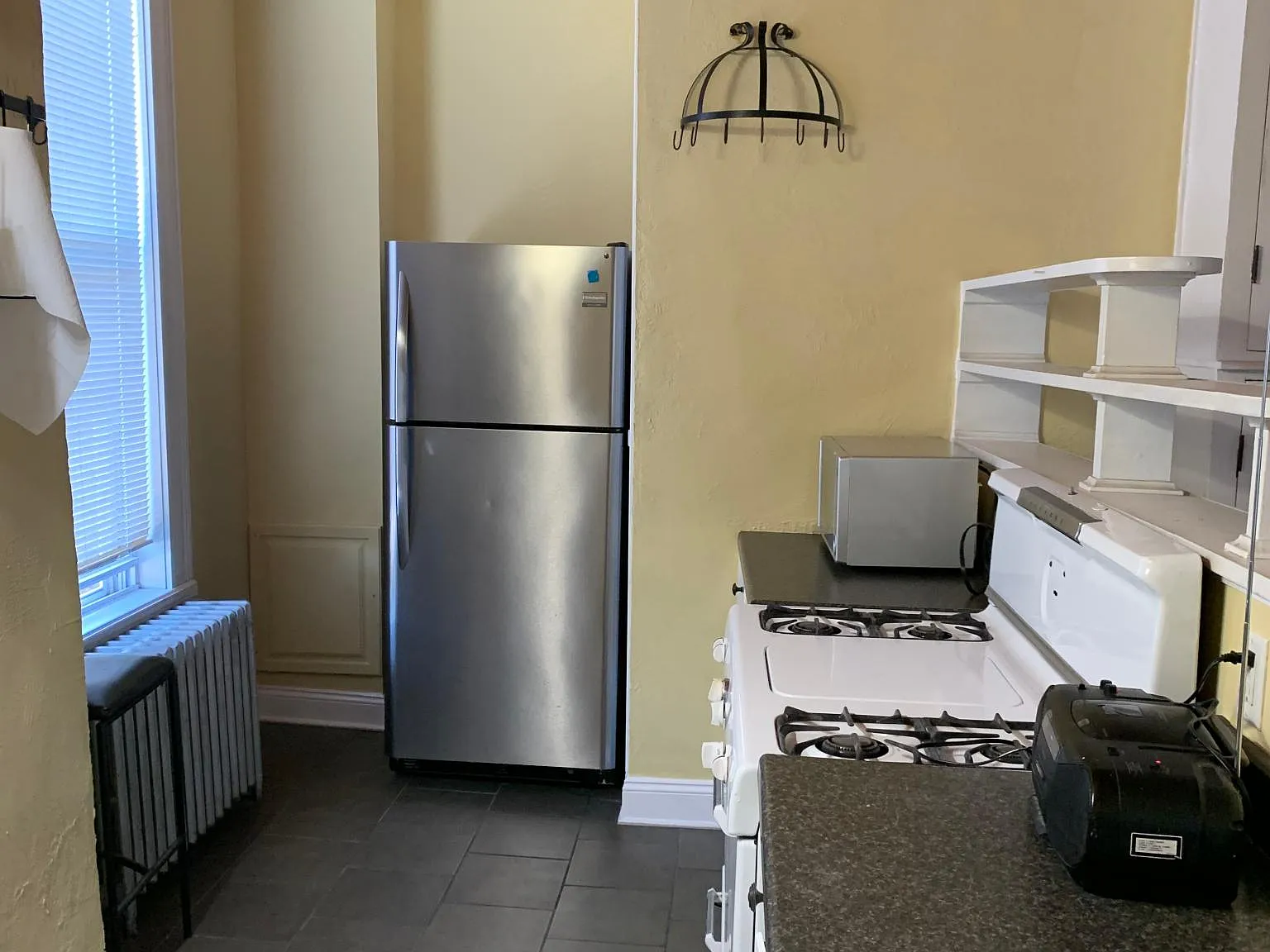2 bed, 1.5 bath, $1,450 — Photo 2