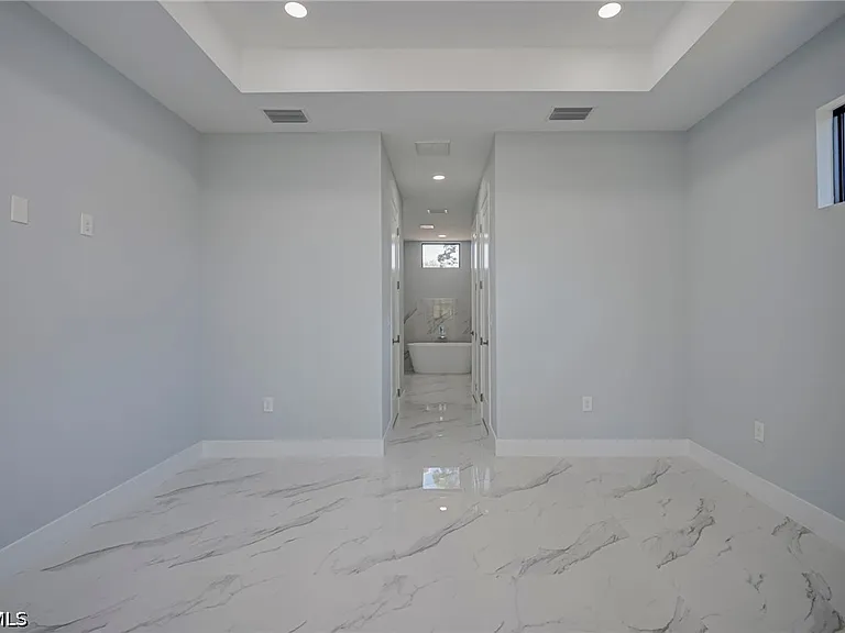 872 Spaulding St E — Photo 16