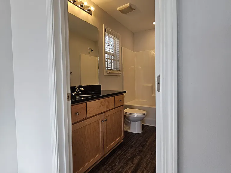 527 Walter St #527 — Photo 16