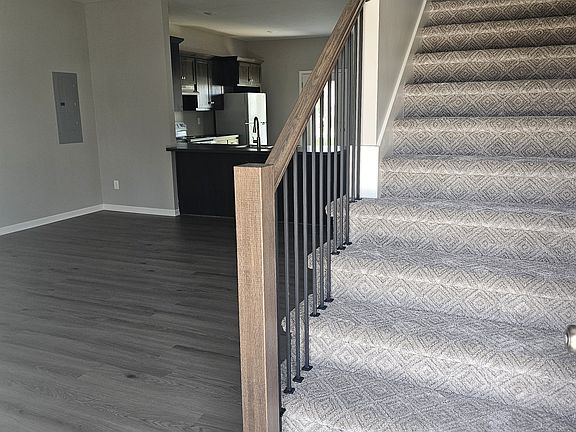 4th image of 209 W Otway St