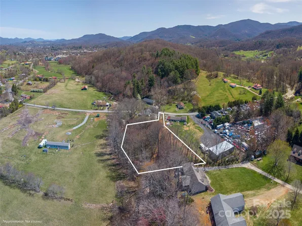 99999 Green Valley Rd #1, Waynesville, NC 28786