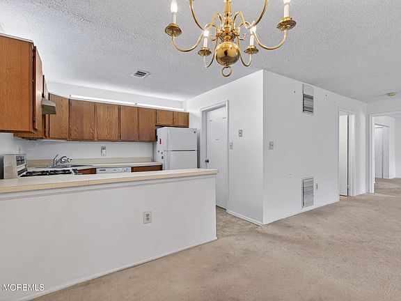 5th image of 318 Wycoff Way W #318
