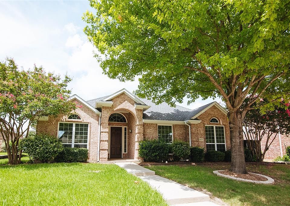 1st image of 1029 Janus Dr