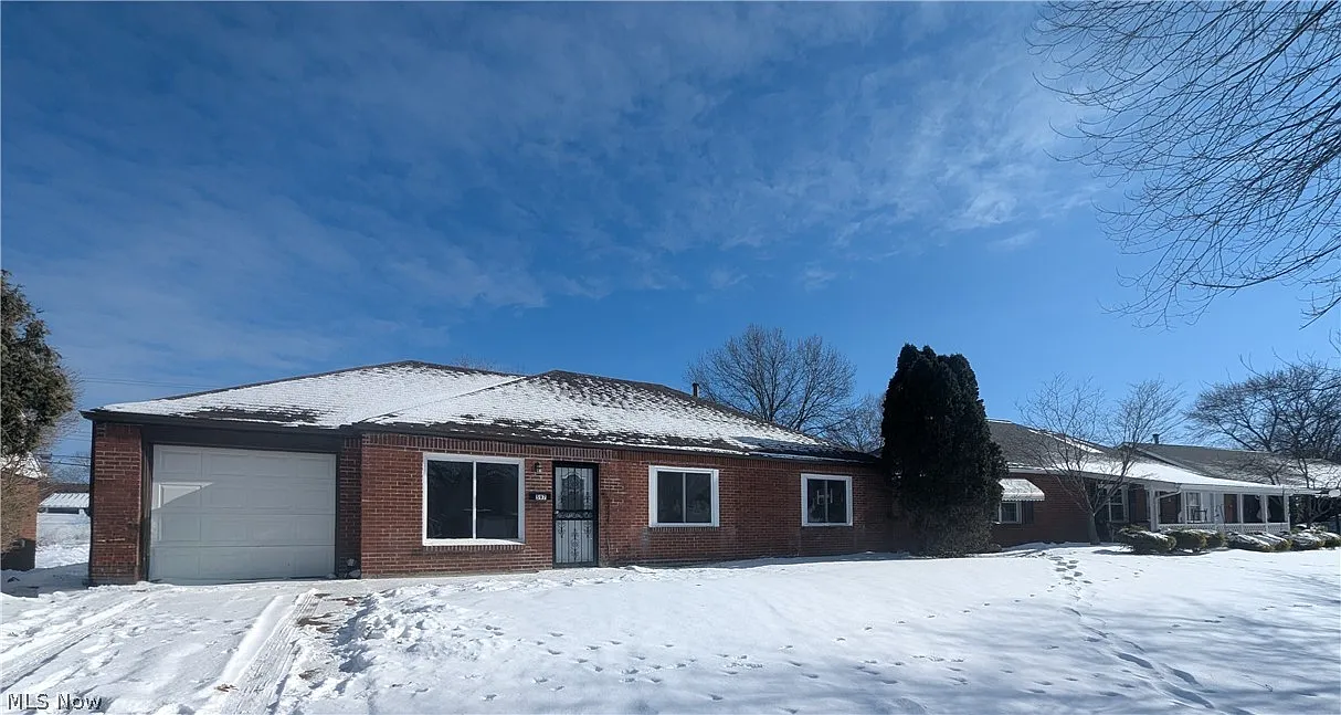 597 Hemlock Dr photo 1