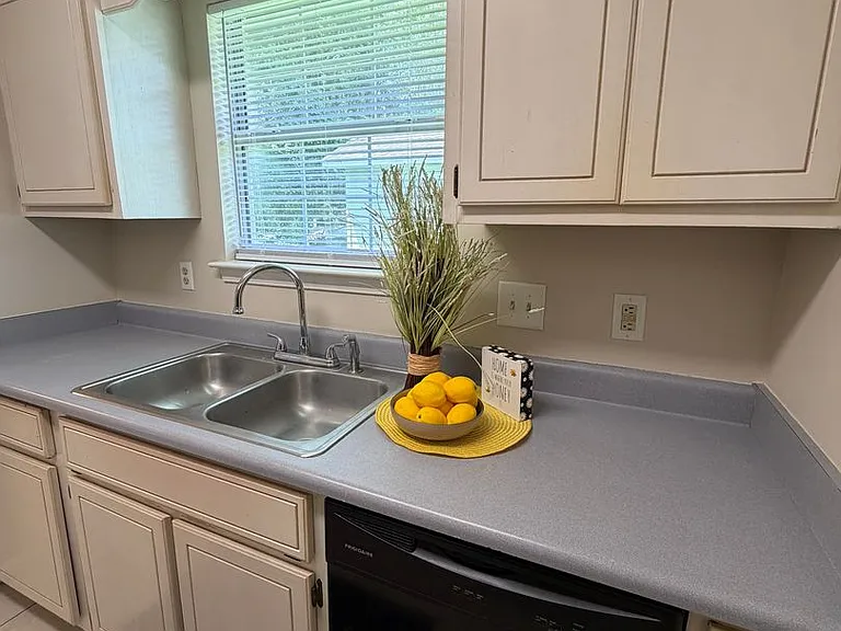 101 Talbot Ct — Photo 24