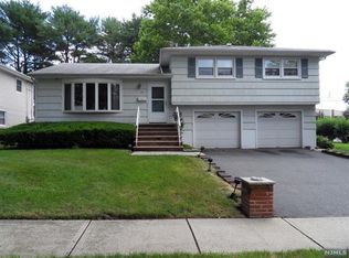 26 Skyview Rd, Bloomfield, NJ 07003