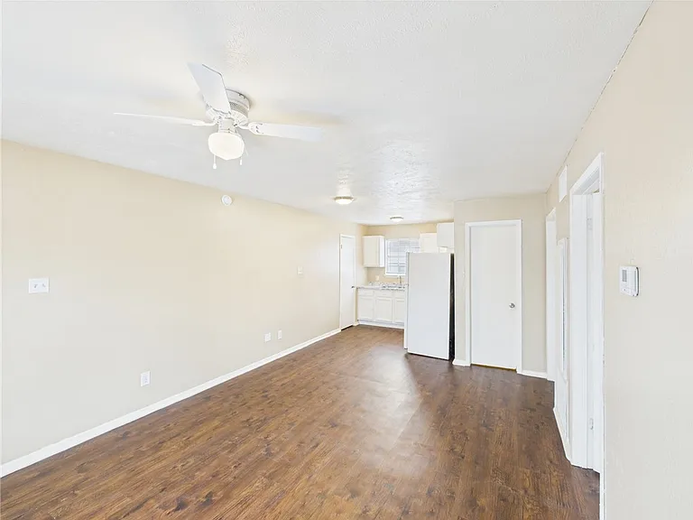 2411 Jaguar Dr #D — Photo 2