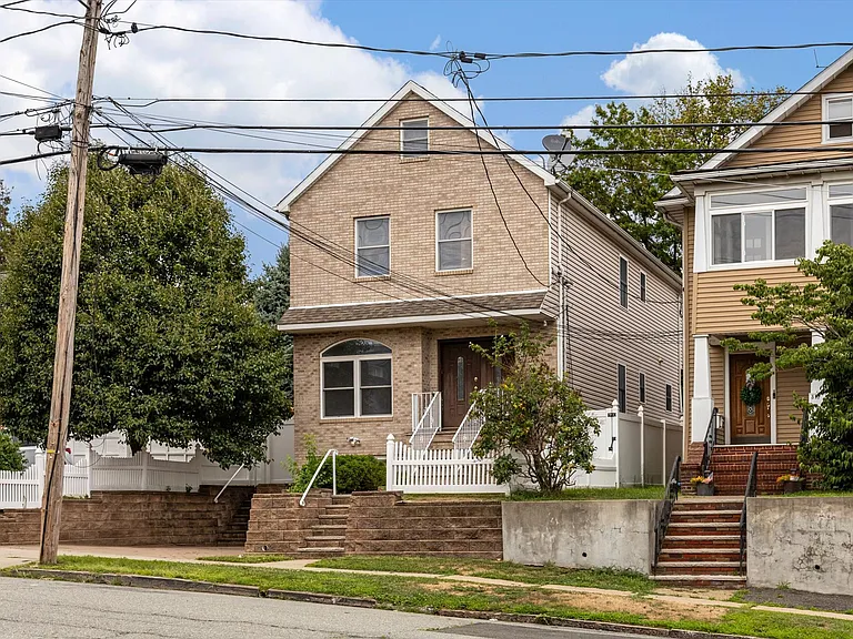 311 Page Ave — Photo 1