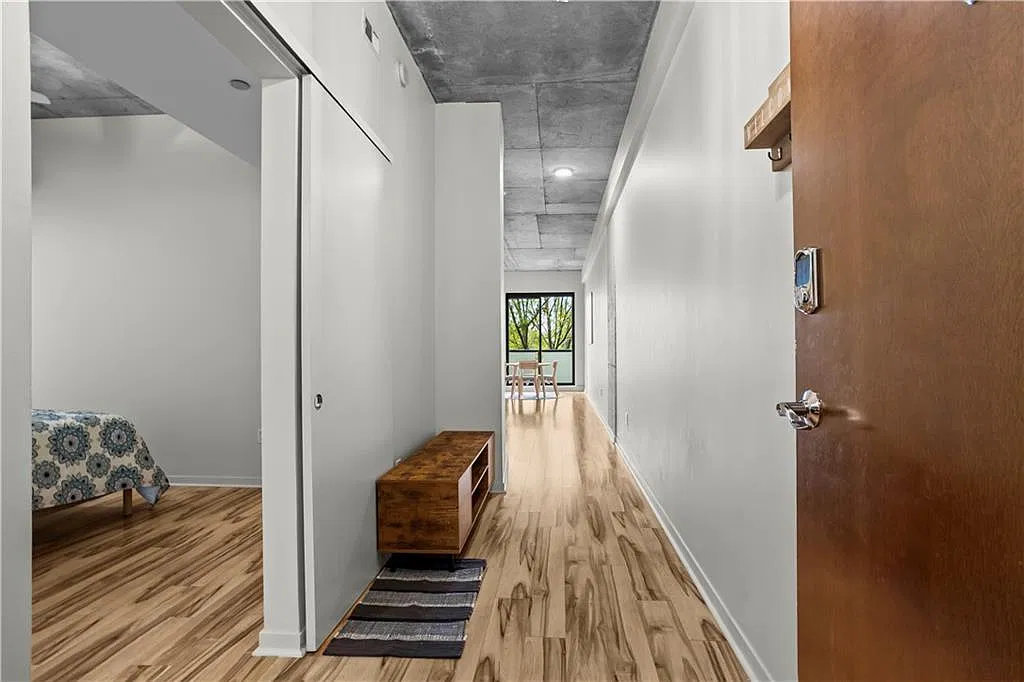 1 bed, 1.0 bath, 912 sqft, $2,000 — Photo 4