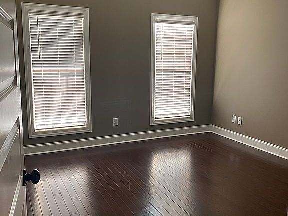 5th image of 536 W Mossyleaf Dr SW