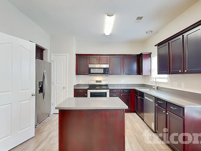 1129 Hawick Dr — Photo 5