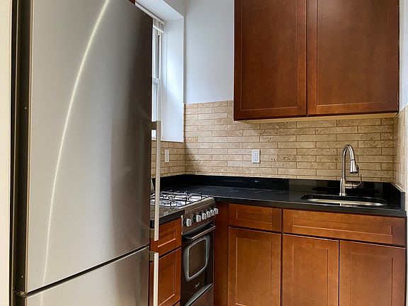 4th image of 226 W 78th St APT 3C