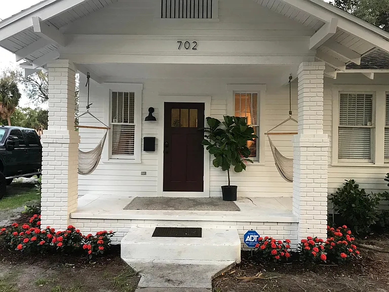702 W Warren Ave — Photo 1