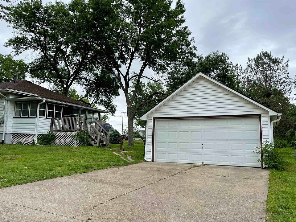 901 E 11th St, Falls City, NE 68355 Zillow