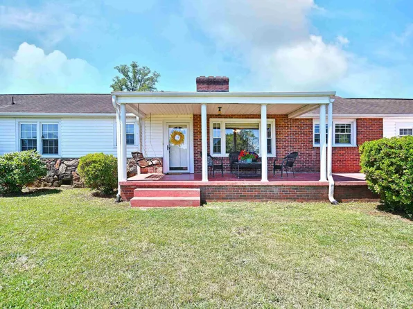 10 Sulphur Springs Dr, Greenville, SC 29617