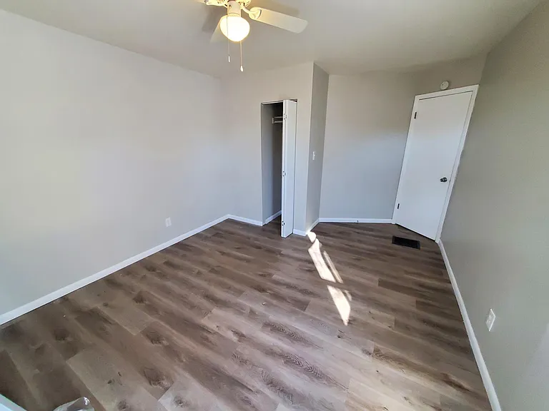 BEDROOM 2

10.5FT X 10.5FT