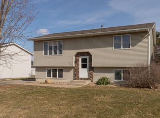 335 1st St NE, Plainview, MN 55964