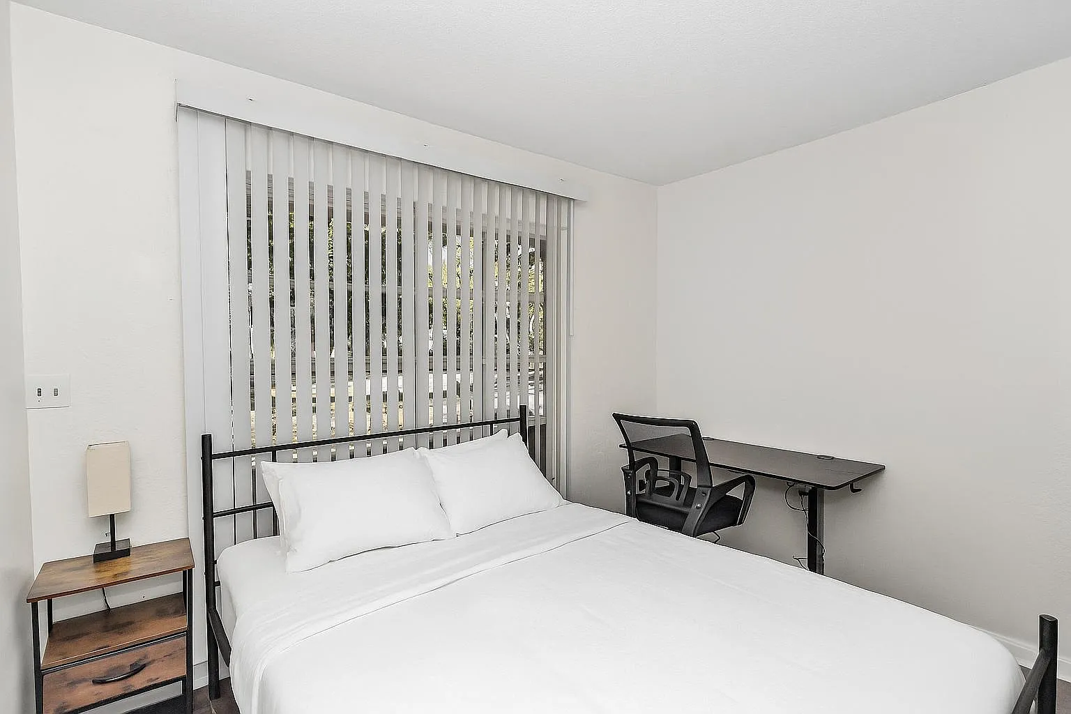 4 bed, 2.0 bath, 1176 sqft, $910 — Photo 3