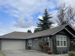 919 Schaefers Ln, Grants Pass, OR 97526