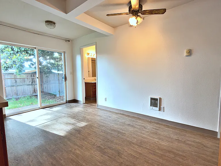 905 NE 94th Ave — Photo 30